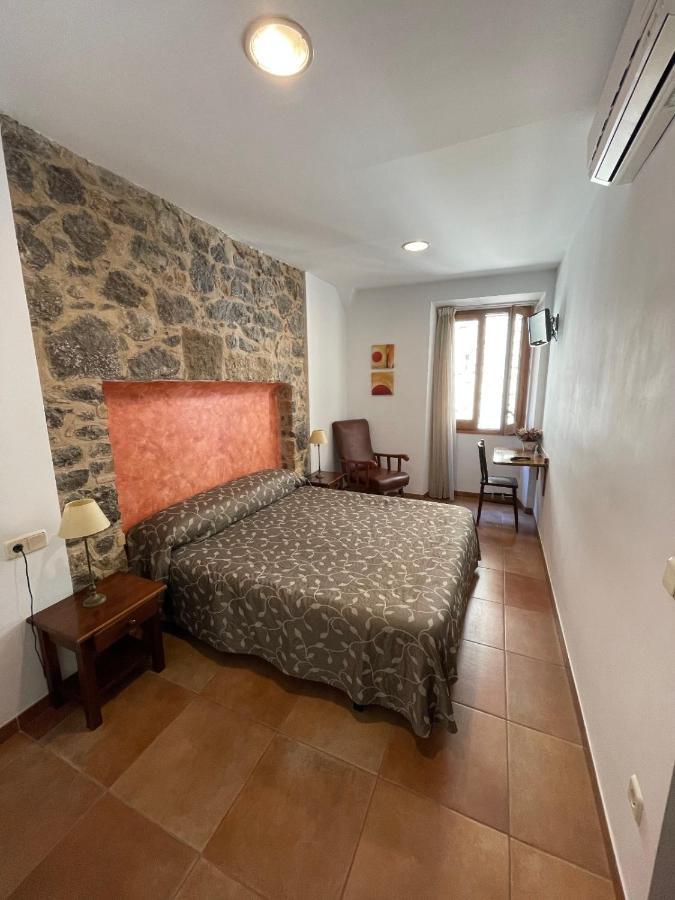 Fonda Mitja Hotel Torroella De Montgri Exterior photo
